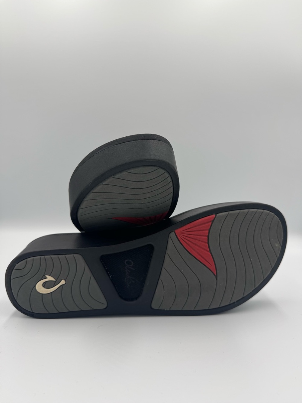 OluKai Women's size 10 Pi'o Lua Platform Wedge Flip Flop Sandals Black 20404-404